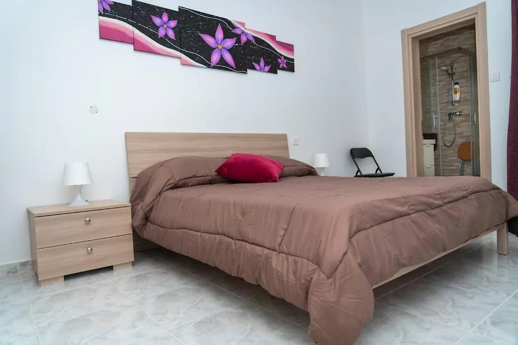 Sea-View 1 Bedroom Apt -Sleeps 4 Marsaskala